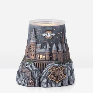 Scentsy Light up Hogwarts Warmer and Wax Set